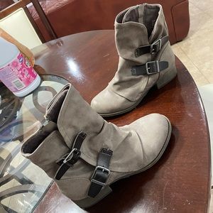 - - Ivey ankle Boot for women, side buckles